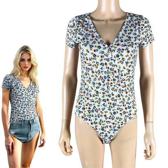 Inspired Hearts White Floral V-neck Short Sleeve Bodysuit NWT SMALL - Picture 2 of 6